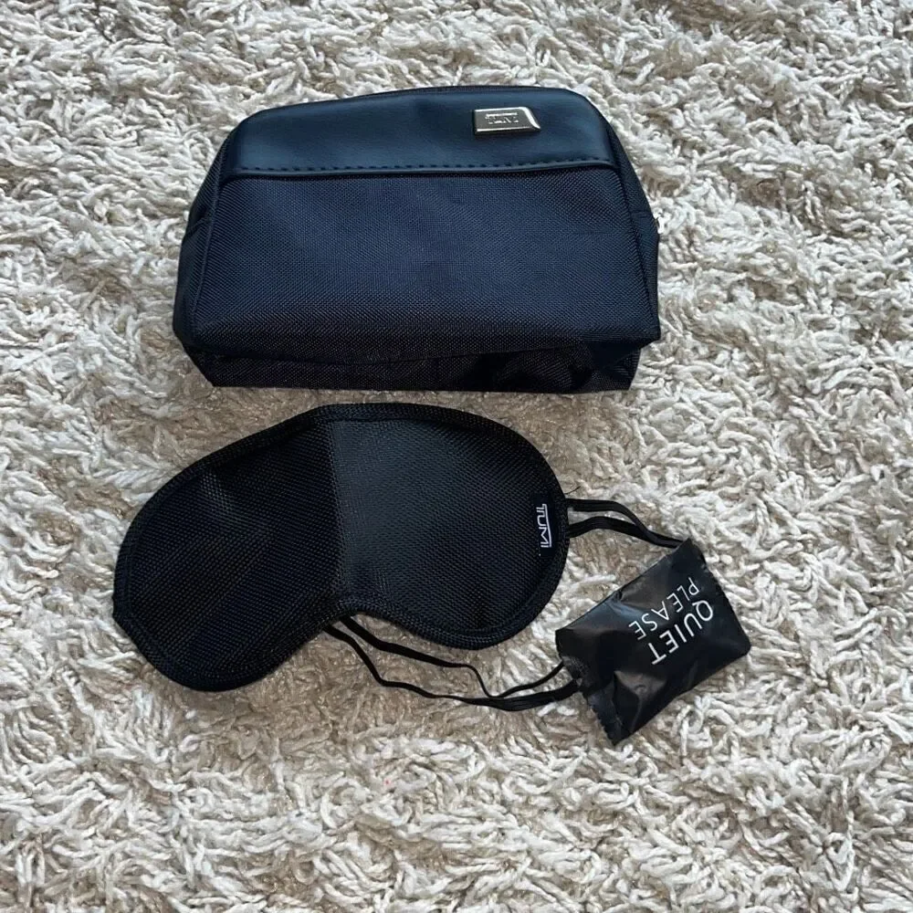 Tumi delta small